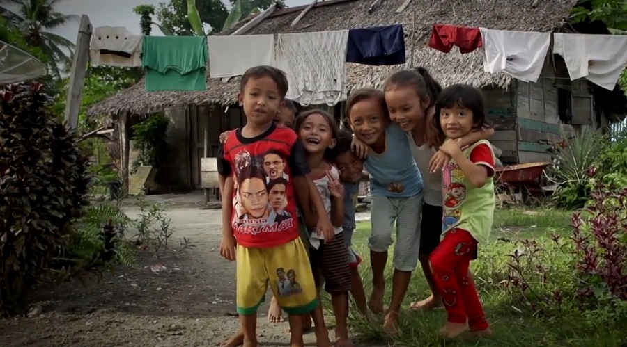Damien Robertson con el dedo en el gatillo 2