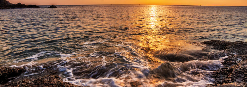 “El mar es como la música: contiene y despierta todos los sueños del alma” – Carl Gustav Jung
