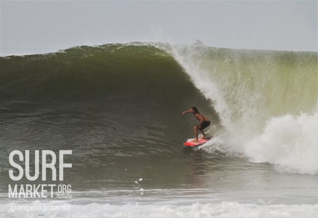 olas de El Salvador