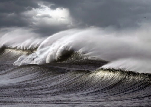 “Fotografiar olas es atrapar el instante en que el mar respira arte”