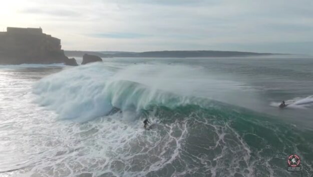 Temporada de olas en Nazaré