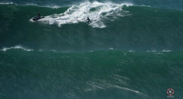 Temporada de olas en Nazaré