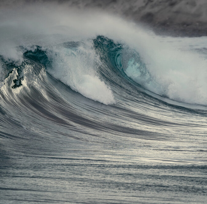 “La grandeza de una ola no está solo en su altura, sino en la emoción que despierta al mirarla”