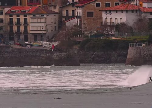 SURF EN MUNDAKA – ESPECTÁCULO