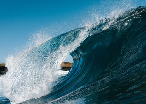 “Cada ola nace lejos, pero vive su historia en la orilla”
