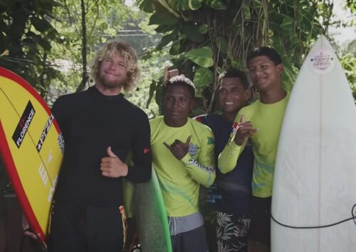 John John Florence descubre las olas de Bocas del Toro, Panamá