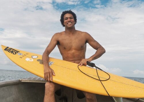 ‘SunSong’: Mikey February conecta el surf de Fiyi con la música
